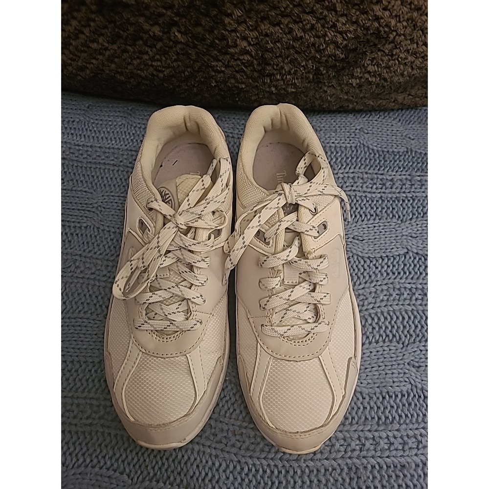Preowned Good Used Condition  Womans Timberland Size 6.5 Sneakers